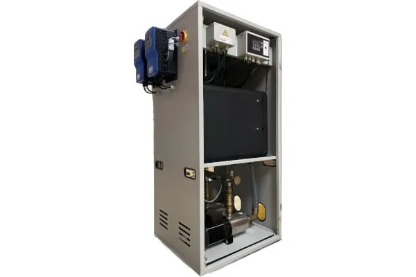 Der Regencenter Tano XL wird anschlussfertig in einem 1.820 mm hohen und 970 mm breiten Stahlblechschrank geliefert. 