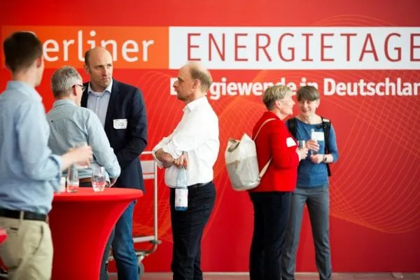 Der gr&ouml;&szlig;te Kongress im Energie- und Klimaschutzbereich im deutschsprachigen Raum diskutiert seit 2000 aktuelle politische Weichenstellungen, technische Innovationen und vielf&auml;ltige Praxisaspekte.