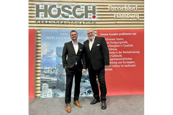 Alexander Mackensen, Niederlassungsleiter Hamburg, und und Holger Schaefe, Gesch&auml;ftsf&uuml;hrer von Hosch (v. l.).