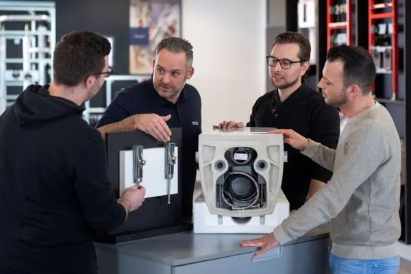 In den Produktschulungen der Tece Academy haben Teilnehmende die Möglichkeit, neue Produkte zu entdecken und alles über ihre Anwendung zu erlernen.