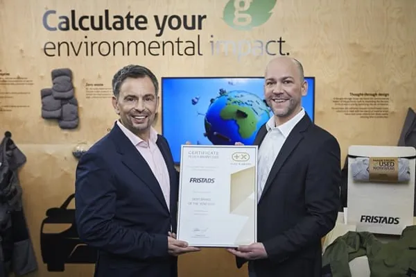 Fristads Managing Director DACH Thomas Syring und Plus X Award Senior Product Manager Florian Scholzen (r.).