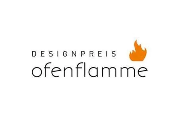 Logo Designpreis Ofenflamme. scwarze Schrift auf viel wei&szlig;em Hintergrunf und orange Grafik einer Flamme.
