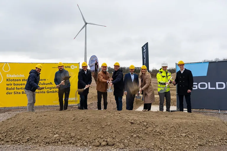 Sita-Gesellschafter Christoph Brandenburg, Tim Bauder und Martin Gelsen, Sita Geschäftsführer Thomas Kleinegees, Bürgermeister Rheda-Wiedenbrück Theo Mettenborg, Bürgermeister Herzebrock-Clarholz Marco Diethelm, Bürgermeisterin Oelde Karin Rodeheger, Niederlassungsleiter Goldbeck Bielefeld Andreas Isenbeck und Sebastian Czoske von der Wirtschaftsförderung der Stadt Rheda-Wiedenbrück (v. l.).