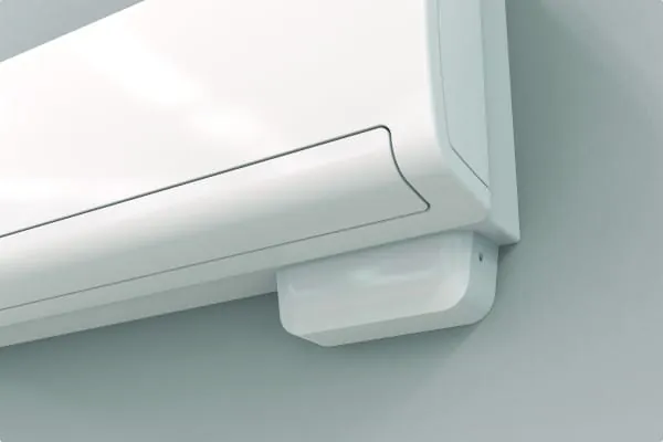 Das Omega Pack 2 All-in-One-Minipumpenpaket passt unter die Inneneinheit eines Klimager&auml;ts.