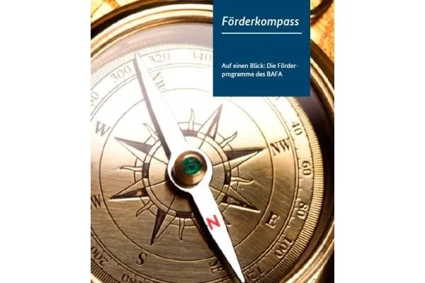 Cover F&ouml;rderkompass 2025 mit messingfarbenen Kompass und Schrift "Auf einen Blick: Die F&ouml;rderprogramme des BAFA"