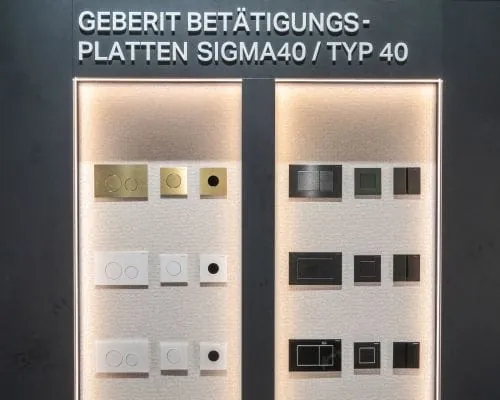Zusätzlich zur Geberit Sigma40 ist auch die neue Urinalsteuerung Typ 40 im gleichen schlanken Design und in denselben Materialien und Farben erhältlich. Die Urinalsteuerung harmoniert optisch mit der Sigma40.