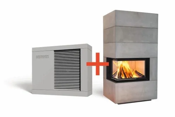 Grafik W&auml;rmepumpe und Holzkaminofen stehen vor wei&szlig;em Hintergrund nebeneinander. Dazwischen ein rotes Pluszeichen.