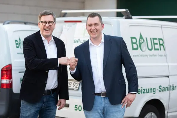 Der Vorsitzende der Gesch&auml;ftsf&uuml;hrung Stephan Bauer und der zuk&uuml;nftige Prokurist Steffen Seifert (v. l.).