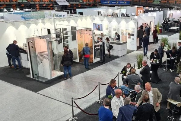 Bei der Bad Direkt geht der Messetag nahtlos in eine entspannte Abendveranstaltung &uuml;ber