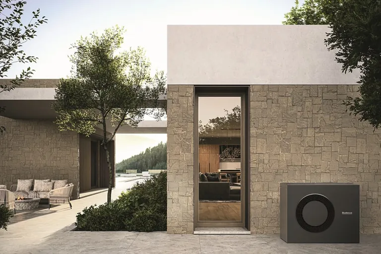 Buderus hatte bereits den Plus X Award für seine Luft-Wasser-Wärmepumpe Logatherm WLW186i AR erhalten. Sie eignet sich für Ein- und Zweifamilienhäuser im Neubau und Bestand.