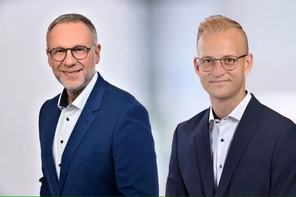 burgbad stellt neue Führungskräfte vor: Holger Fähnrich (Leitung des Key Account Managements Deutschland, Foto links) und Rafael Haeder (Verkaufsleiter für Norddeutschland).