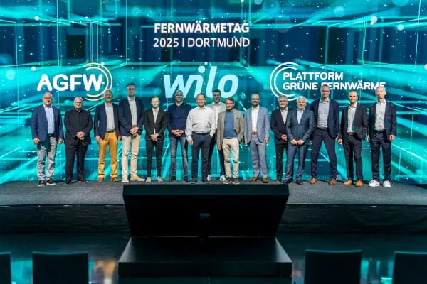 Wilo und der AGFW e.V. luden am 15. Mai 2025 unter dem Motto &bdquo;Mit Gr&uuml;ner Fernw&auml;rme die Transformation meistern&ldquo; zum Fernw&auml;rmetag im Wilopark Dortmund ein.