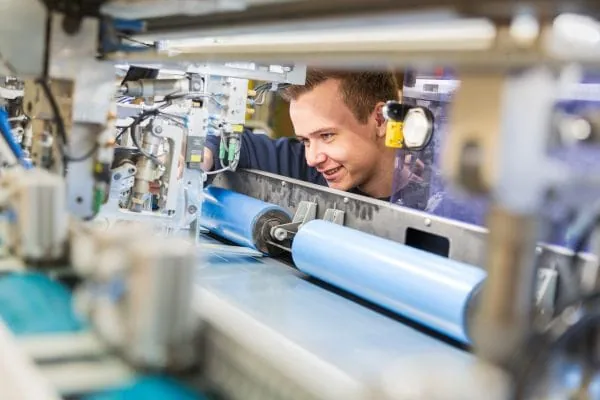 Frische, kluge K&ouml;pfe sind die Zukunft der SHK-Branche. Deswegen unterst&uuml;tzt HSK bereits seit Jahren die Ausbildungsinitiative Zeit zu starten.