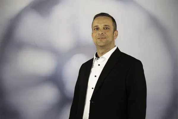 Stev Atmanspacher bringt als neuer Außendienstmitarbeiter im Technischen Vertrieb für die Region Ost umfassende technische Expertise mit.