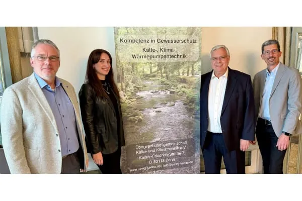 Das &Uuml;WG-Team: Olaf Baus (stellv. Vorsitzender), Melina Braun (Assistentin der Gesch&auml;ftsf&uuml;hrung), Karl-Heinz Thielmann (Gesch&auml;ftsf&uuml;hrer) und Thomas Kleinehr (Vorsitzender) (v.l.).