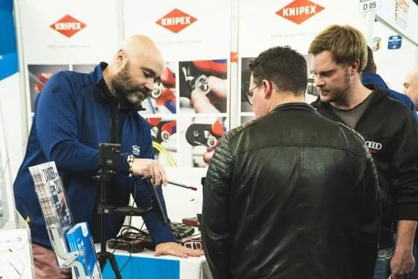 Besucher konnten innovative Lösungen aus den Bereichen Elektroinstallationstechnik, energieeffiziente Lichttechnik und Daten-Netzwerktechnik entdecken.