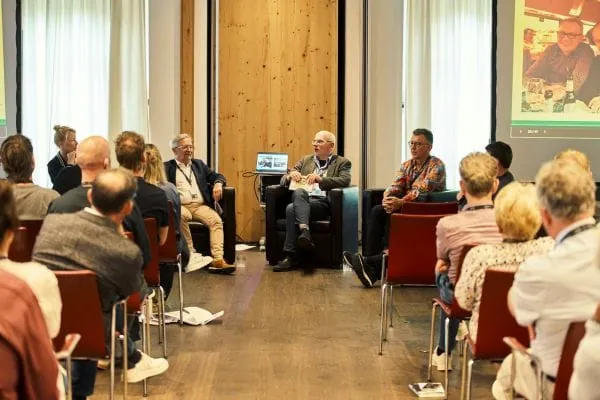 Das zentrale Highlight war eine Talkrunde mit einem R&uuml;ckblick auf die Erfolge, Entwicklungen und Meilensteine der vergangenen 25 Jahre.