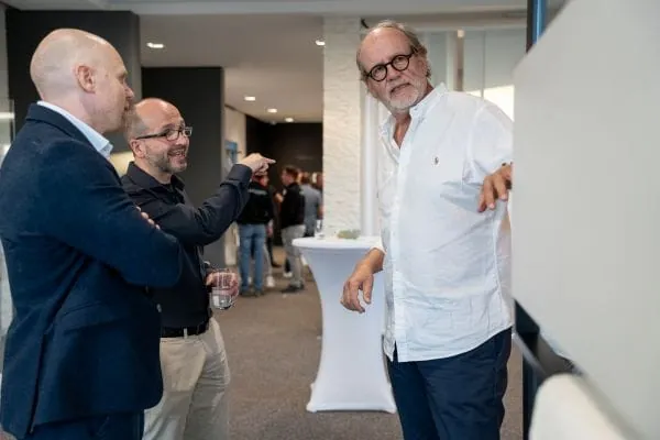 später ebenso mit den Gästen.