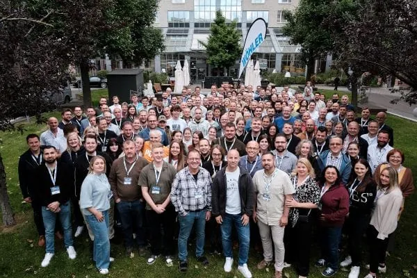 Unter dem Leitsatz „Gemeinsam Zukunft gestalten“ versammelten sich Ende Mai rund 150 Fachkräfte aus dem Schornsteinfeger- und SHK-Handwerk in Leipzig zum Wöhler Innovations-Forum 2025.