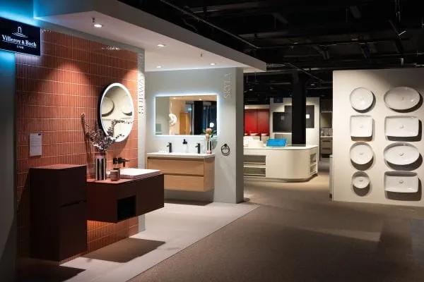 Mit dem neuen Showroom für Bad & Wellness am Unternehmenssitz in Mettlach schafft Villeroy & Boch einen Ort, an dem Badgestaltung erlebbar gemacht werden soll.