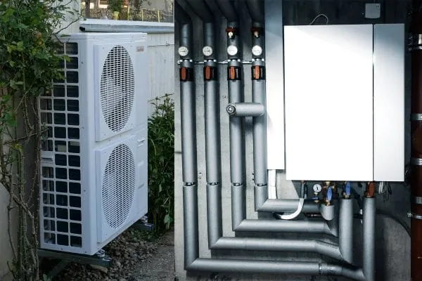 In zwei neuen WebSeminaren geht Resideo auf die praktischen Herausforderungen ein, die sich beim Einbau einer Wärmepumpe hinsichtlich der Anlagenhydraulik und der Trinkwassererwärmung ergeben.