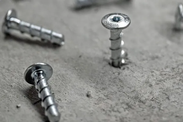 Die Tox-Betonschraube Sumo Max 1 FK Speed eignet sicht ideal für die Befestigung von Kabel- und Leitungskan&auml;len, Deckenabh&auml;ngungen  und schmalen Profilen in Vollstein und Beton.