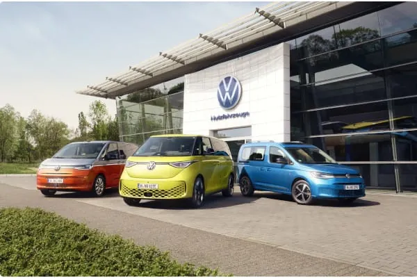 Die attraktiven &sbquo;Energy&lsquo;-Modelle von Volkswagen Nutzfahrzeuge sind ab Juli 2025 befristet in Deutschland besonders g&uuml;nstig: Neben umfangreichen Ausstattungspaketen zieren in Deutschland die D-S&auml;ule und die Lenkrad-Spange der Fahrzeuge auch ein &sbquo;Energy&lsquo;-Schriftzug.