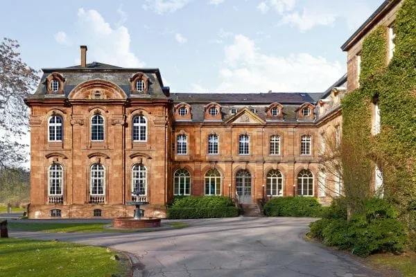 Die Geschäftsentwicklung in den ersten sechs Monaten 2025 unterstreicht die Wirksamkeit der strategischen Neuausrichtung des Konzerns.