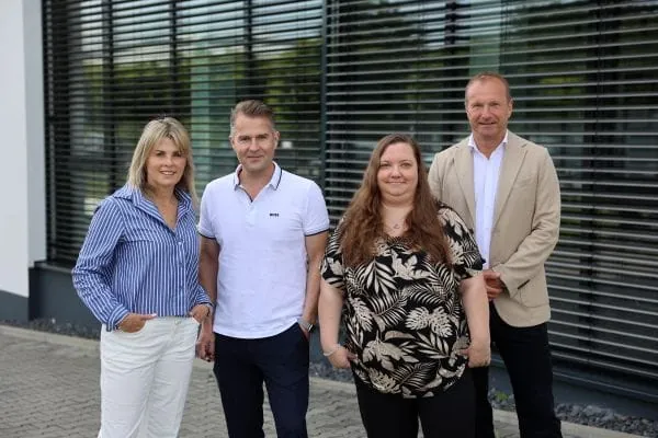 Neue Impulse für Digitalisierung und Strategie (v.l.): Silke Ziegler (Geschäftsführung), Stefan Wisskirchen (neuer CSO), Susanne Koenen (neue Leitung IT & Softwareentwicklung) und Andreas Ziegler (Geschäftsführung). Gemeinsam gestalten sie die digitale und strategische Zukunft von Zewotherm.