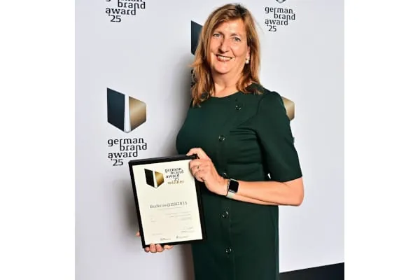 Den German Brand Award für Buderus hat Grit Weißflog-Sikatzki, Regionales Marketing, entgegengenommen.
