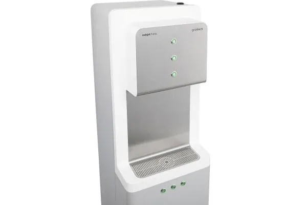 Nahaufnahme Wasserspender mit Tropfschale.