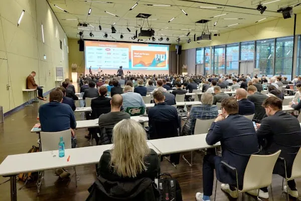 Der European Heat Pump Summit versammelt Experten und Fachleute aus der Branche, um Entwicklungen und Innovationen im Bereich Wärmepumpentechnologie zu diskutieren.