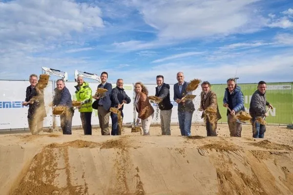 „Moin Oyten – Gemeinsam mehr bewegen“ Unter diesem Motto wurde der Spatenstich feierlich begangen.