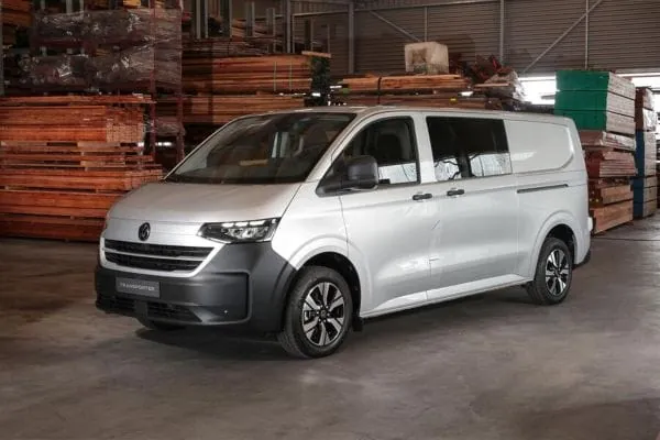 Neuer Kastenwagen Plus &ndash; f&uuml;nf- oder sechssitzige VW Transporter.