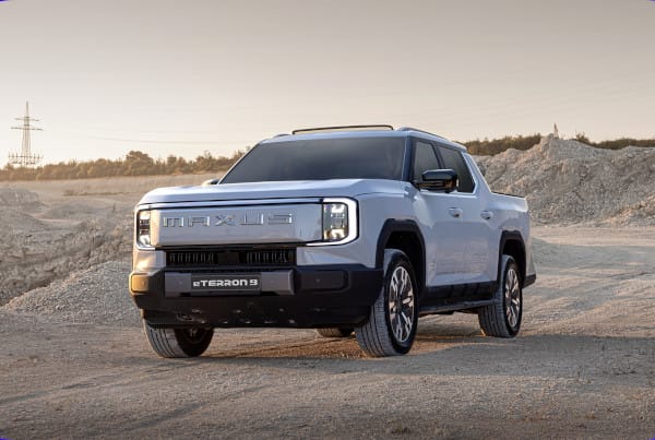 Der serienmäßige vollelektrische Pickup mit Allradantrieb eTerron 9.