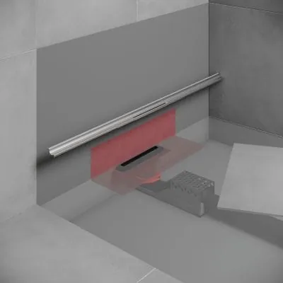 Tecedrainway l&auml;sst sich optimal auf die Duschplatz-Ma&szlig;e abl&auml;ngen und integriert sich harmonisch im &Uuml;bergang von Wand und Boden. Das integrierte 3D-Gef&auml;lle gleicht Bautoleranzen aus, w&auml;hrend die Justierscheibe f&uuml;r eine pr&auml;zise Ausrichtung des Duschprofils sorgt.