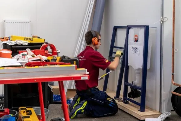 Eine der Lösungen, mit der auch die Teilnehmende in Herning arbeiten konnten, ist der Grohe Rapido Duschrahmen