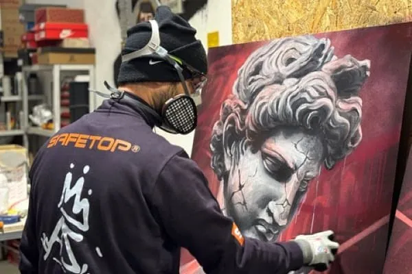 Graffiti-K&uuml;nstker Diego AS beim Sprayeb, Testemonial f&uuml;r Safetop