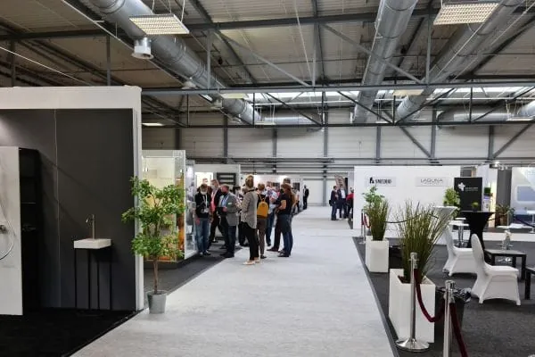 Dank großzügiger Öffnungszeiten von 10 bis 22 Uhr lässt sich ein Besuch der Bad Direkt, die sich an Profis aus den Bereichen Sanitär, Heizungs- und Klimatechnik richtet, flexibel gestalten.