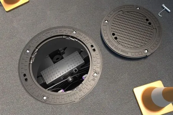 Grafik ge&ouml;ffneter Deckel Fettabscheider. Blick in den Einbauschacht