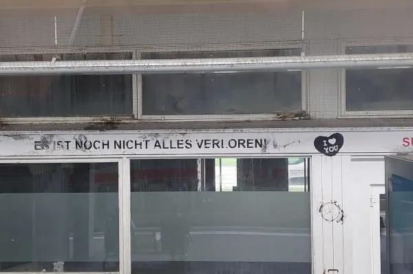 Bildungseinrichtungen, Rath&auml;user, Kliniken und andere zentrale Einrichtungen der &ouml;ffentlichen Hand sind vielerorts marode und f&uuml;r die Herausforderungen hin zu einem klimaneutralen Geb&auml;udebestand nur unzureichend ger&uuml;stet.