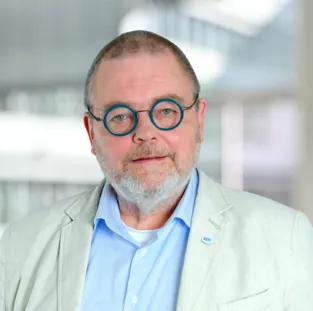 Portätfoto Dr. Jochen Theloke