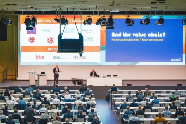 Mit einem hochkarätigen Kongressprogramm und einer vollständig ausgebuchten Foyer-Expo bietet der European Heat Pump Summit auch 2025 eine Plattform für Wissenstransfer, Innovation und Vernetzung.