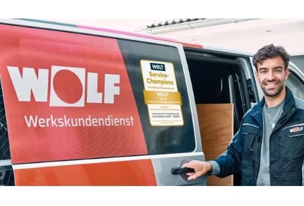 Allzeit bereit f&uuml;r das lokale Fachhandwerk: der Wolf Werkskundendienst unterst&uuml;tzt auch bei Inbetriebnahmen, Reparaturen, Wartungen oder K&auml;ltemittel-Absaugungen vor Ort.