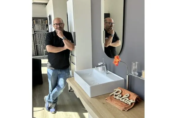 Badplaner Andreas Schreyer in seinem Badstudio im oberpf&auml;lzischenPfreimd.