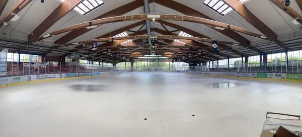 ... die Erneuerung der L&uuml;ftungs und Entfeuchtungsanlage Walter Maack Eisstadion sowie ...