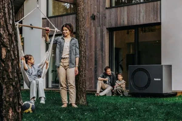 Bei den bundesweiten W&auml;rmepumpen-Infotagen k&ouml;nnen sich Hauseigent&uuml;mer &uuml;ber die Modernisierung mit einer W&auml;rmepumpe informieren.