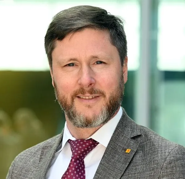 Porträtfoto Alexander Neuhäuser