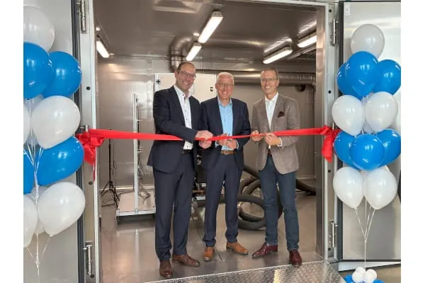 Dr. Hannes S&auml;ubert, CEO der Division Heiztechnik, Hans-Joachim Klink, Vice President R&D der Division Heiztechnik und Tomas Smetana, CTO der ebm-papst Gruppe bei der feierlichen Er&ouml;ffnung des K&auml;lte-Innovationszentrums (v. l.).