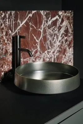 metallfarbener Waschtisch aus emailliertem Stahl Alape